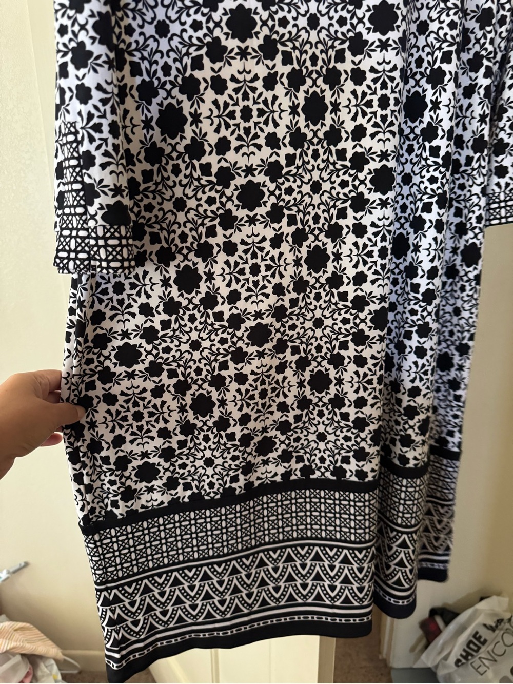 Classic Black & White Floral Tunic - - Picture 4 of 4